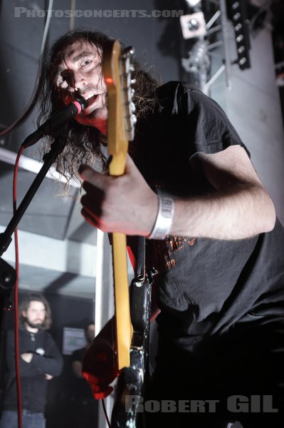 A PLACE TO BURY STRANGERS - 2024-04-23 - PARIS - Petit Bain - Oliver Ackermann